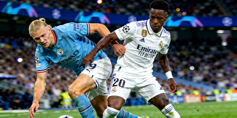 哈兰德与维尼修斯在欧冠比赛中对抗 - 曼城对阵皇马